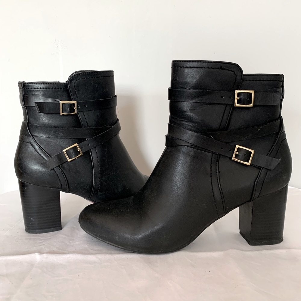 Liz claireborne Women’s 2” black booties